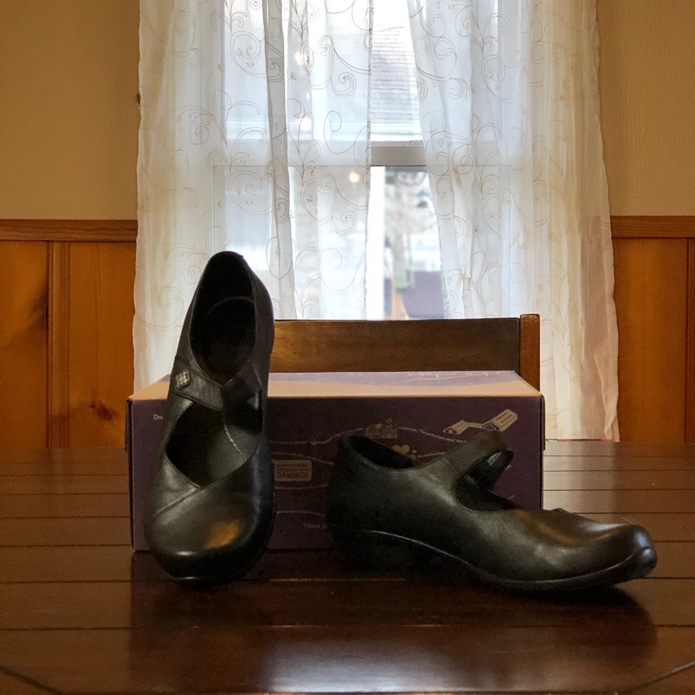 9 Dansko Black Leather Mary Jane Comfort Shoe